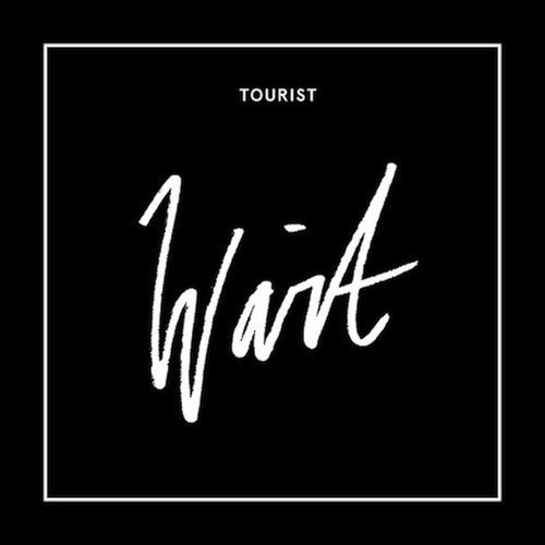 tourist-wait
